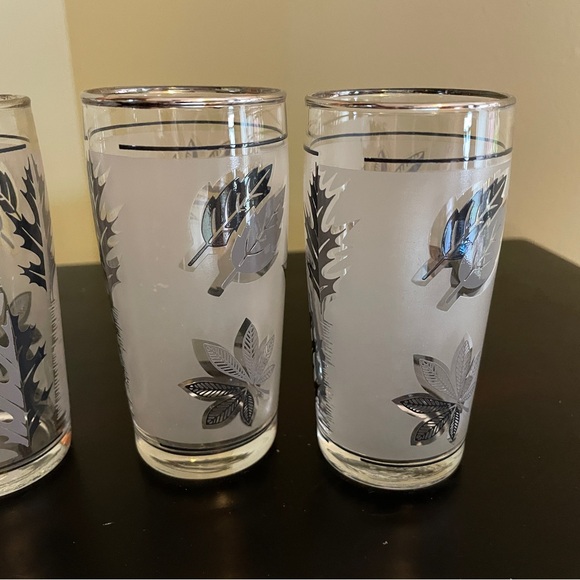 Lot of 4 Vintage Libbey Silver Frosted Leaves 4 oz Juice Cordial Glasses MINT! - Picture 3 of 6